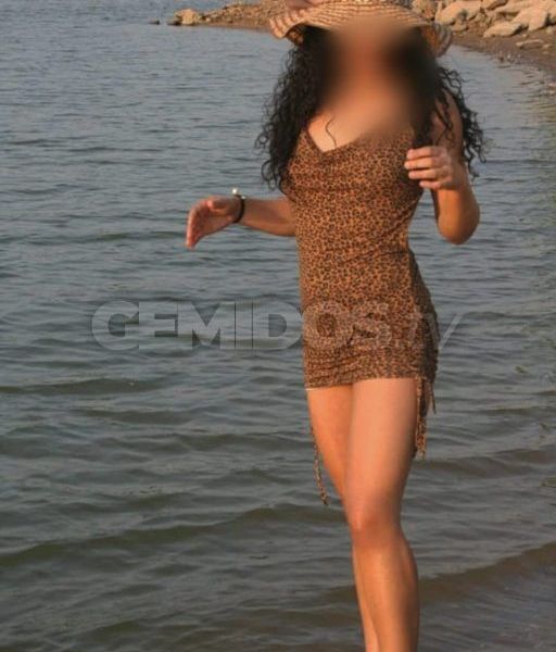 Olá meus amores, sou uma acompanhante para clientes exigentes e de bom gosto. Vocês que estão à procura de uma gata que te faça bastante carinho e que adora ser devorada. Sou muito simpática e educada, de pele morena e macia, cabelos naturalmente enrolados, toda quentinha e cheirosa. Pronto cheguei para vocês, também faço uma massagem maravilhosa. Vamos nos conhecer e passar momentos incríveis juntos!? Espero vocês. Beijinhos.