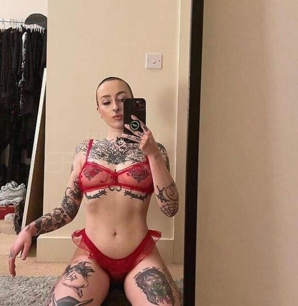Je me présente lauriane,suis une fille belge je sais comment y aller pour les personnes très timides. Si vous voulez passer un bon moment de plaisir, je suis l’un pour vous. J'ai de l'expérience de petite amie. Je suis disponible immédiatement pour vous rencontrer, vous accompagner à des fêtes et accompagner des touristes sur des sites. Je fais le total ( j'embrasse, je pratique le sexe oral avec ou sans capuche, le sexe anal, la levrette, speed-sexe, cunnilingus, massage et bien d'autres avantages qui vous donneront satisfaction). Je monte dans mon appartement calme et discret. Je peux aussi aller à votre hôtel ou appartement. Je me met dans tous les positions inimaginables. Mes massages sont inoubliables et d’une qualité exceptionnelle. Vivre des moments de passion effrénée… JE ME RESERVE LE DROIT DE REFUSER UNE RENCONTRE SI JE ME SENT PAS EN SÉCURITÉ Alors après la lecture de mon annonce, c’est simple laisse-moi un message pour te confirmer ton rdv. Mais avant tout dites moi ou vous vivez.
