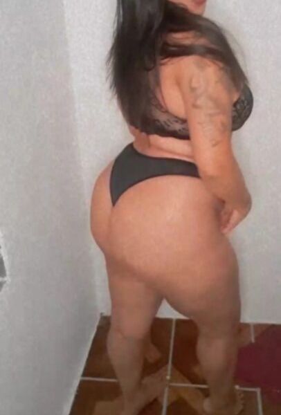 Olá, meu amorzinho. Sou a acompanhante perfeita que você estava procurando! Uma linda morena, com um bumbum enorme, peitos grandes e naturais, pele macia, cabelos médios e com um rosto mais que angelical. Faço desde o estilo namoradinha até a putinha safadinha. Atenciosa, simpática, educada, ótima companhia para eventos ou jantares. Em meu atendimento prezo muito pelo respeito, higiene e satisfação. Sem preconceito com raça, cor ou idade! Atendo todos os meus clientes com a mesma qualidade, sem enrolação e frescura! Faço um oral fenomenal bem babadinho, bucetinha bem molhadinha, faço todas as posições, o cuzinho passei a liberar recentemente, então é bem apertadinho (com adicional). Além de tudo isso, sou uma ótima ouvinte, converso sobre todos os assuntos e posso quebrar com facilidade qualquer clima de timidez. Atendo somente com horário agendado, não tenho local, mas atendo em um motel barato e de qualidade. Me chame no WhatsApp para agendarmos nosso momento inesquecível de muito prazer.Horário de atendimento: Das 11:00 às 22:00 horasCachê a combinar.