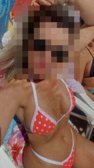 Olá, meus amores. Sou uma loira gostosa e safada, adoro dar e receber prazer. Venha me conhecer!Horário de atendimento: Das 10:00 às 20:00 horasCachê: R$ 250,00.
