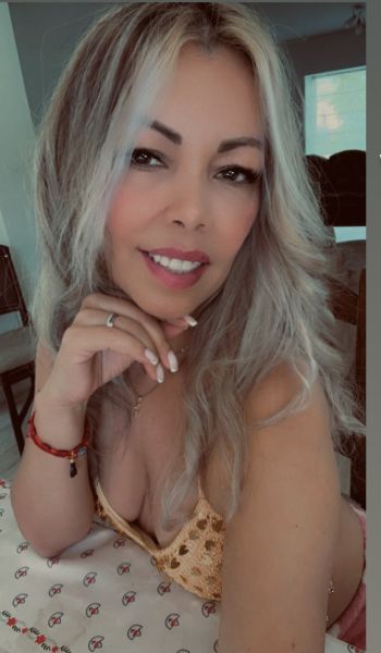 Soy saray chica sexy cariñosa que está dispuesta a compartir un rato delicioso, satisfacer tus deseos sexuales , con masajes eroticos sensitivos body body 😍😍😍😍