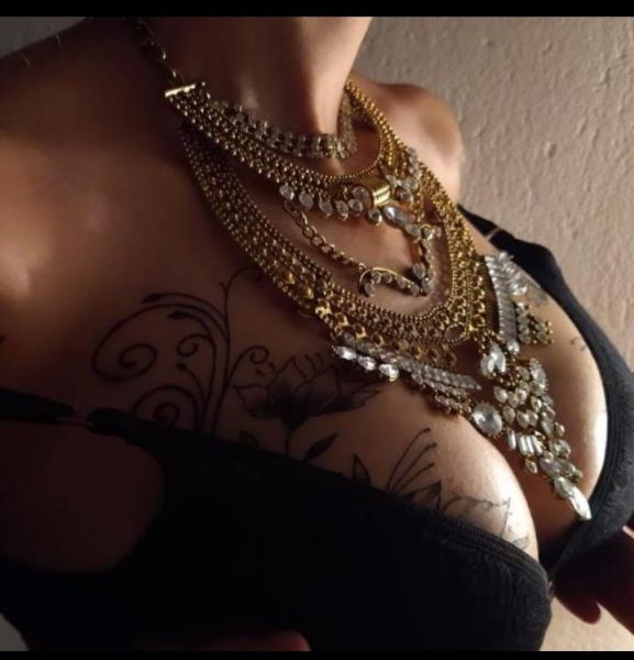 Profesional VIP autentica, apasionada, intensa, fogosa. Experimenta y atrévete a Nuevas sensaciones y más Placer🔥.Lugar propio, discreción y confidencialidad, 
Mis requisitos: Limpieza, Puntualidad, Educación y Respeto.
Besitos 💋 💋